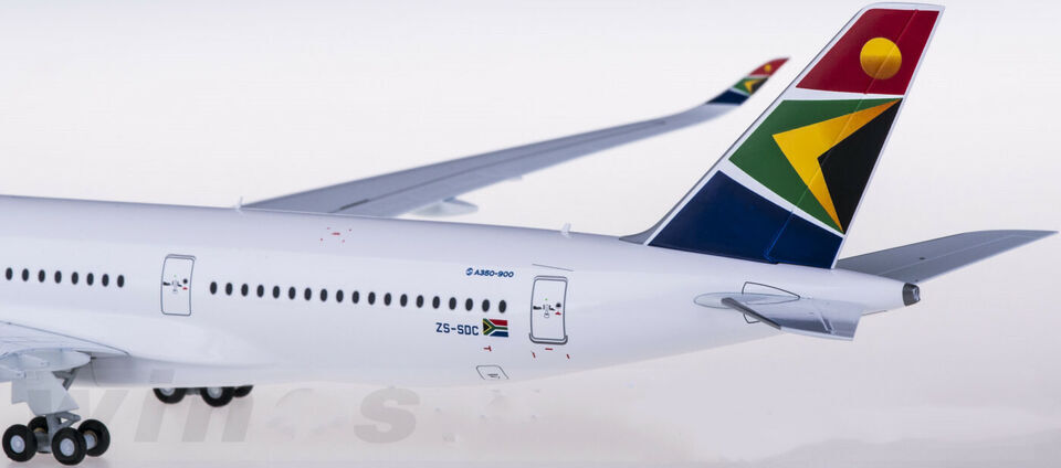 1:200 33CM JC Wings SOUTH AFRICAN AIRBUS A350-900 Passenger Plane Diecast Model