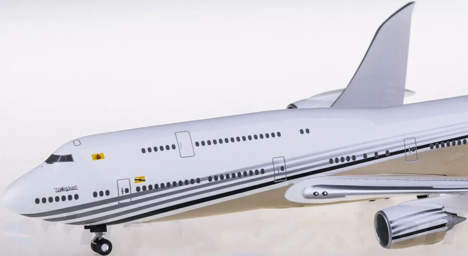 1:200 38CM Hogan Brunei BOEING 747-8 Passenger Airplane ABS Plastic Plane Model