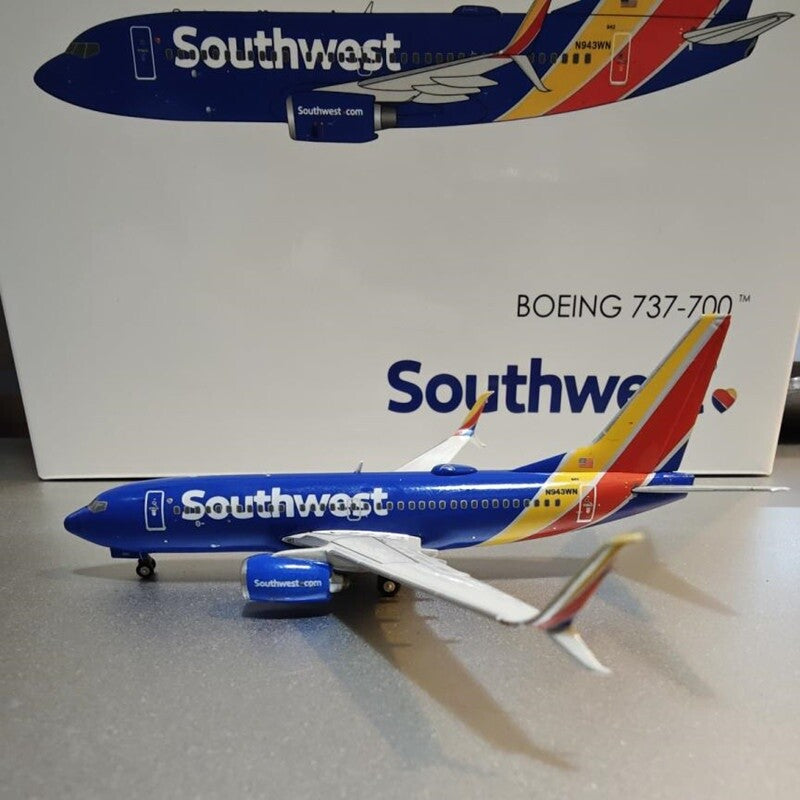 1:400 Geminijets Southwest Airlines B737-700W Passenger Airplane Diecast Model