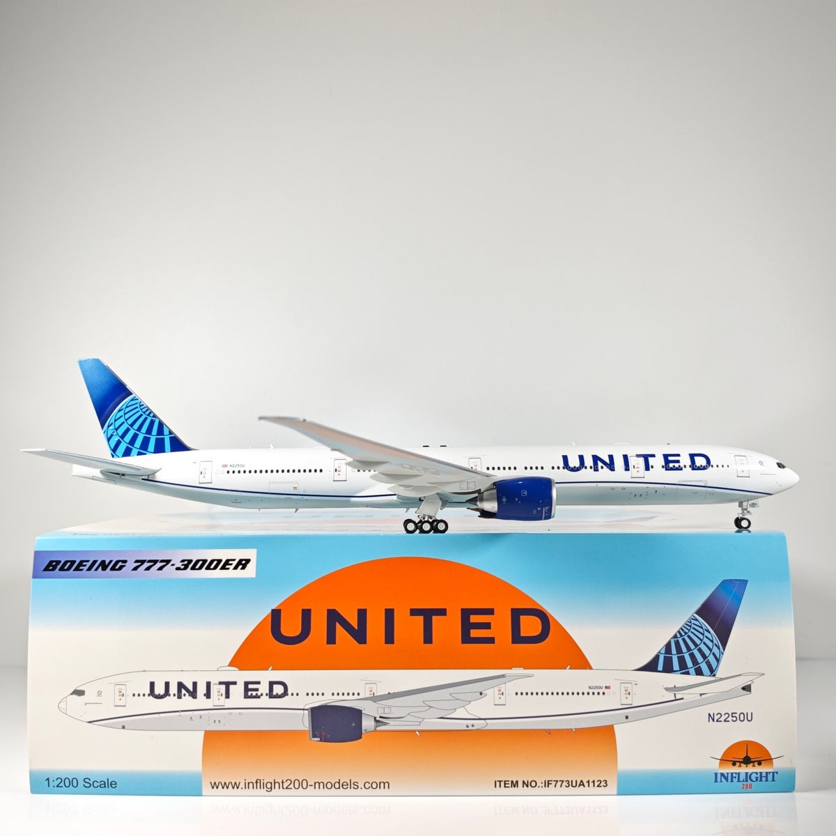 1:200 InFlight Singapore Airlines Boeing 777-300ER Airplane Diecast Plane Model
