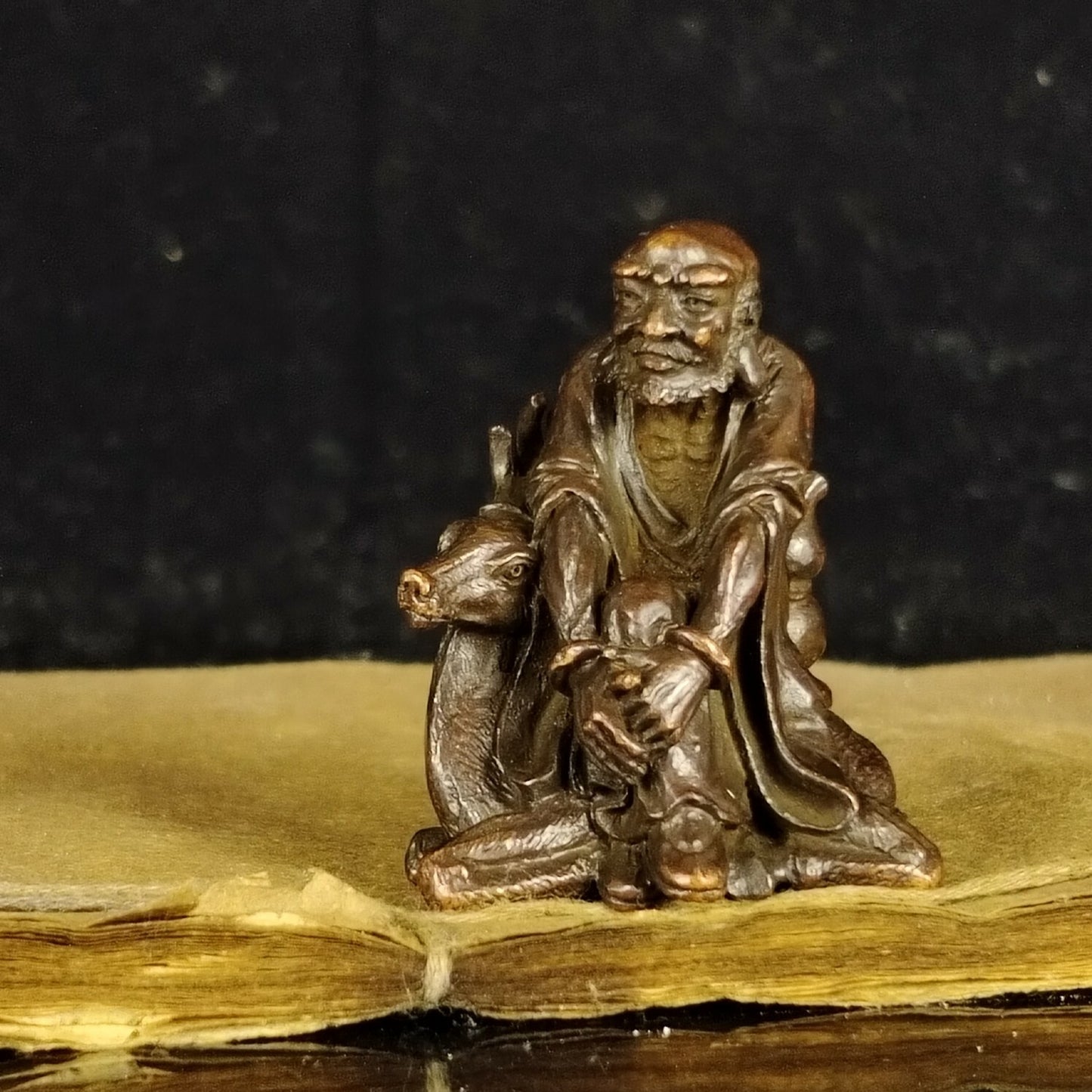 Antique Bronze Color Eighteen Luohan Deer Luohan Tea Pet OrnamentChinese