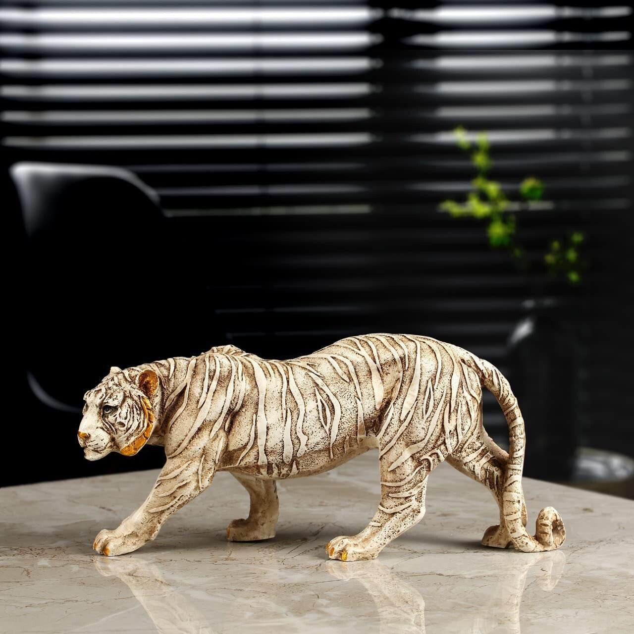 Polyresin Tiger Walking Idol Figurines Gifts for Home Decor Statue