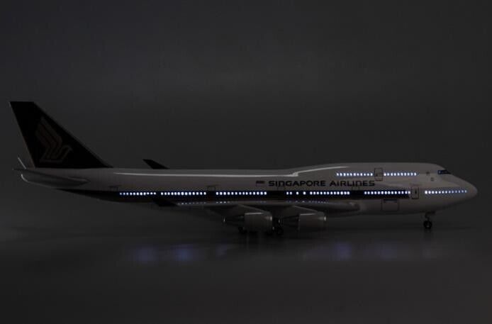 1:150 47CM SINGAPORE AIRLINES BOEING 747-400 Plane Led Sound Light Resin Model