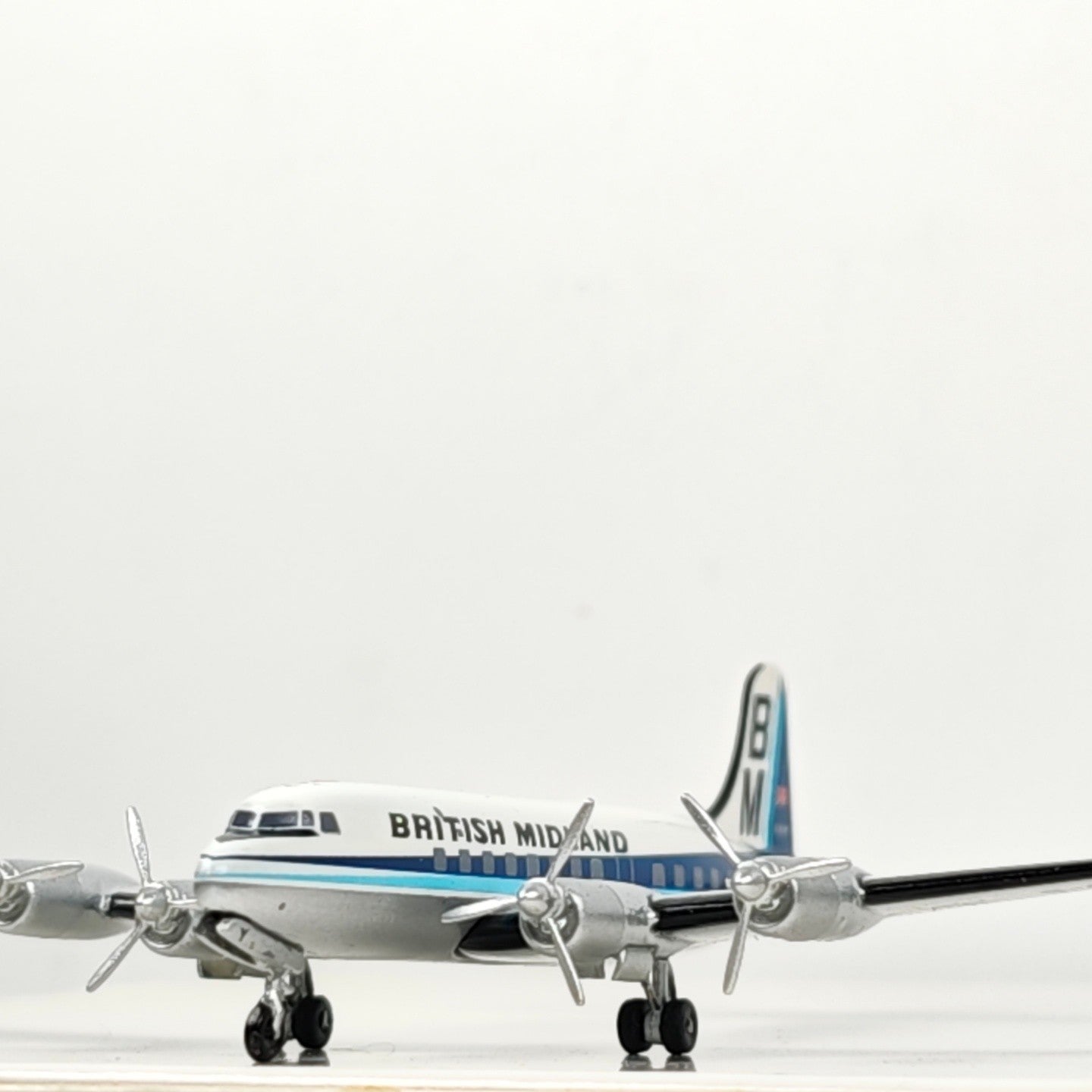 1:400 Aeroclassics British Midland CL-4 Passenger Airplane Diecast Plane Model