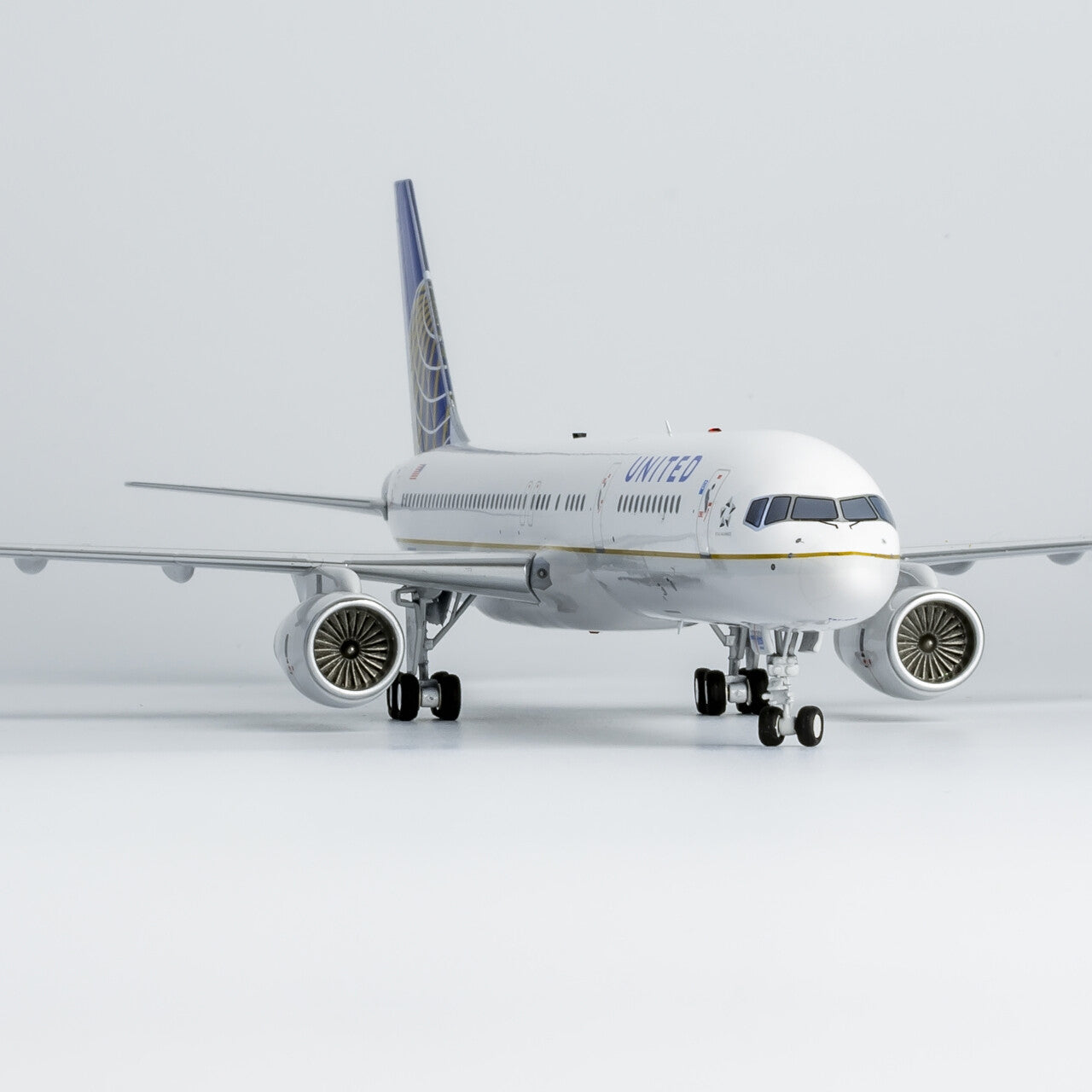 1:200 NG Models United Airlines Boeing 757-200/W N12125 Diecast Aircraft Model