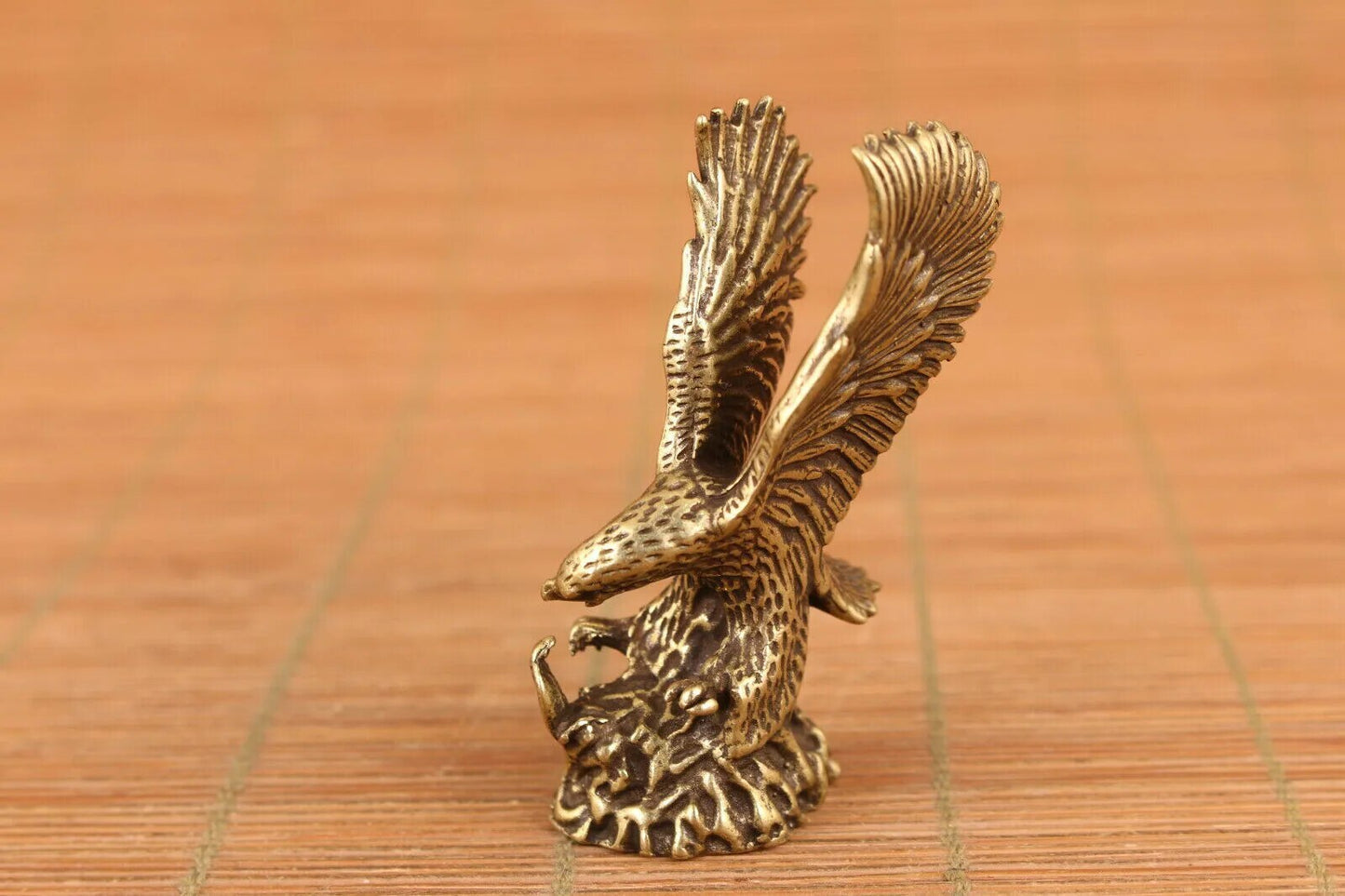 Rare Chinese Old Bronze Hand Carved Fengshui Eagle Statue Tea Pet Home Deco