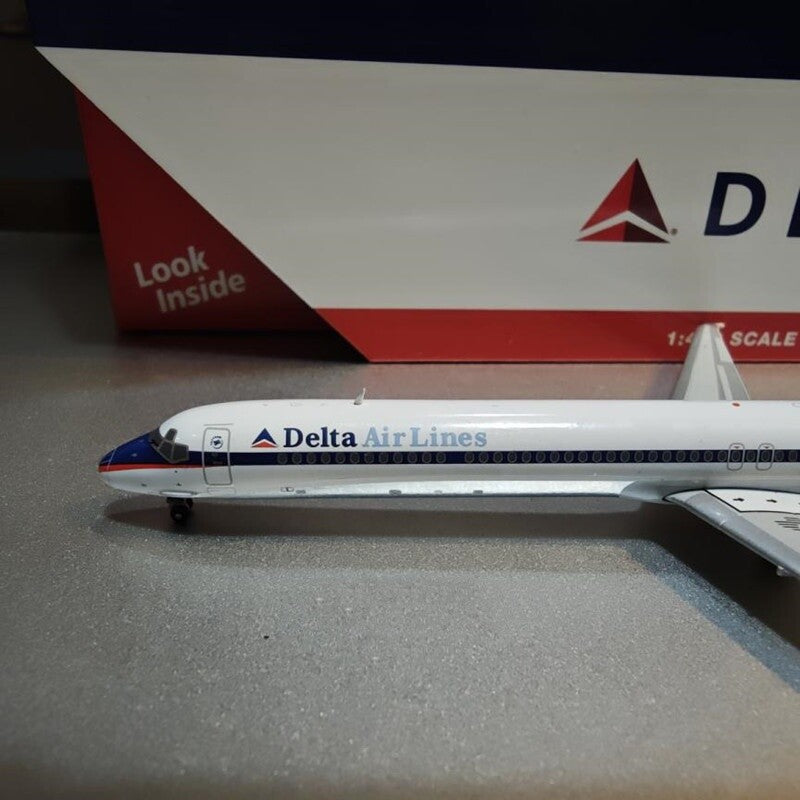 1:400 Geminijets Delta Air Lines McDonnell Douglas MD-88 Airplane Diecast Model