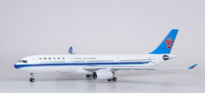 47CM 1:135 CHINA SOUTHERN AIRBUS A330 Passenger Plane Landing Gears Resin Model