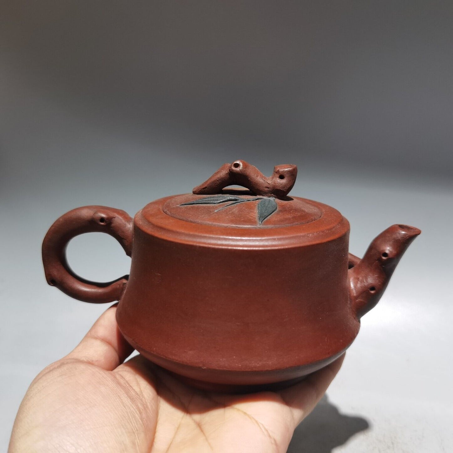 Chinese Yixing Zisha Clay Handmade Kong fu tea Exquisite Teapot品名：双色竹叶壶 底款：周桂珍