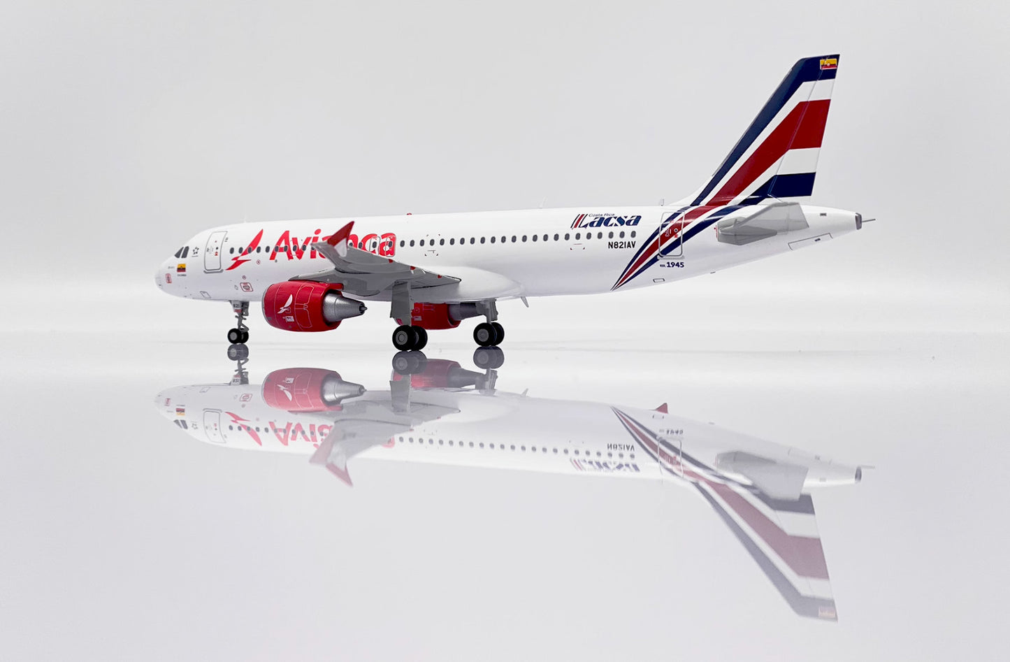 1:200 JC Wings Avianca AIRBUS A320 Passenger Airplane Diecast Aircraft Model