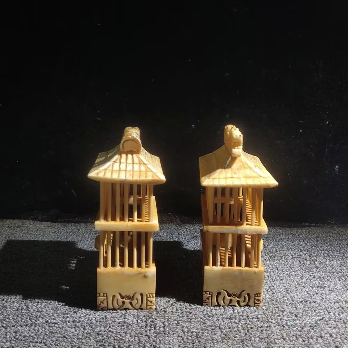 Unique Bone Carved Cricket Cage Grasshopper Small Animal Pet House Pet Collect