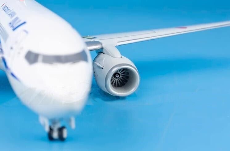 1:200 JC Wings ANA BOEING 737-700 Passenger Airplane Diecast Aircraft Model