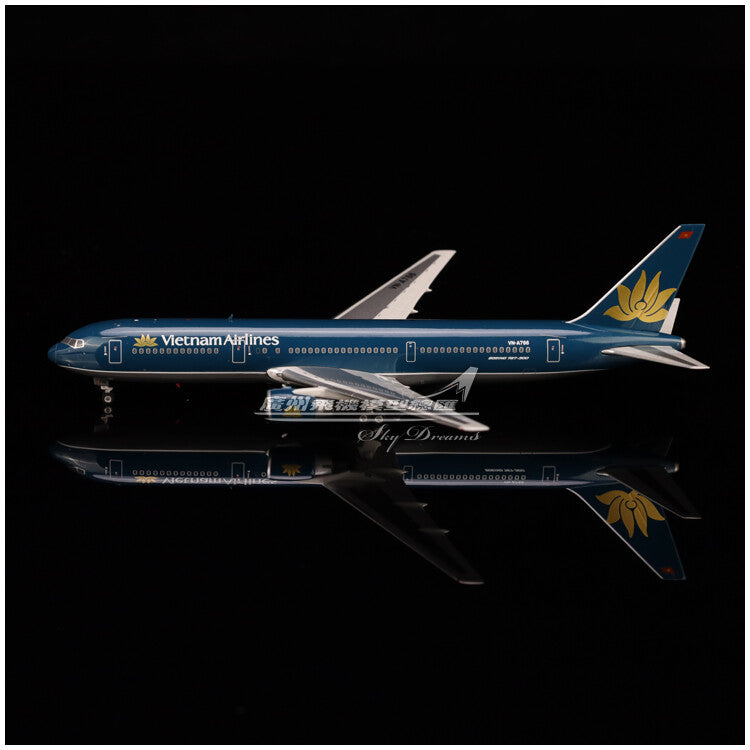 1:400 Phoenix Vietnam Airlines BOEING 767-300ER Passenger Plane Diecast Model