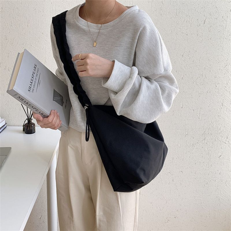 Simple Messenger Bag Large Capacity Shoulder Purse Leisure Pleated Nylon Pouch