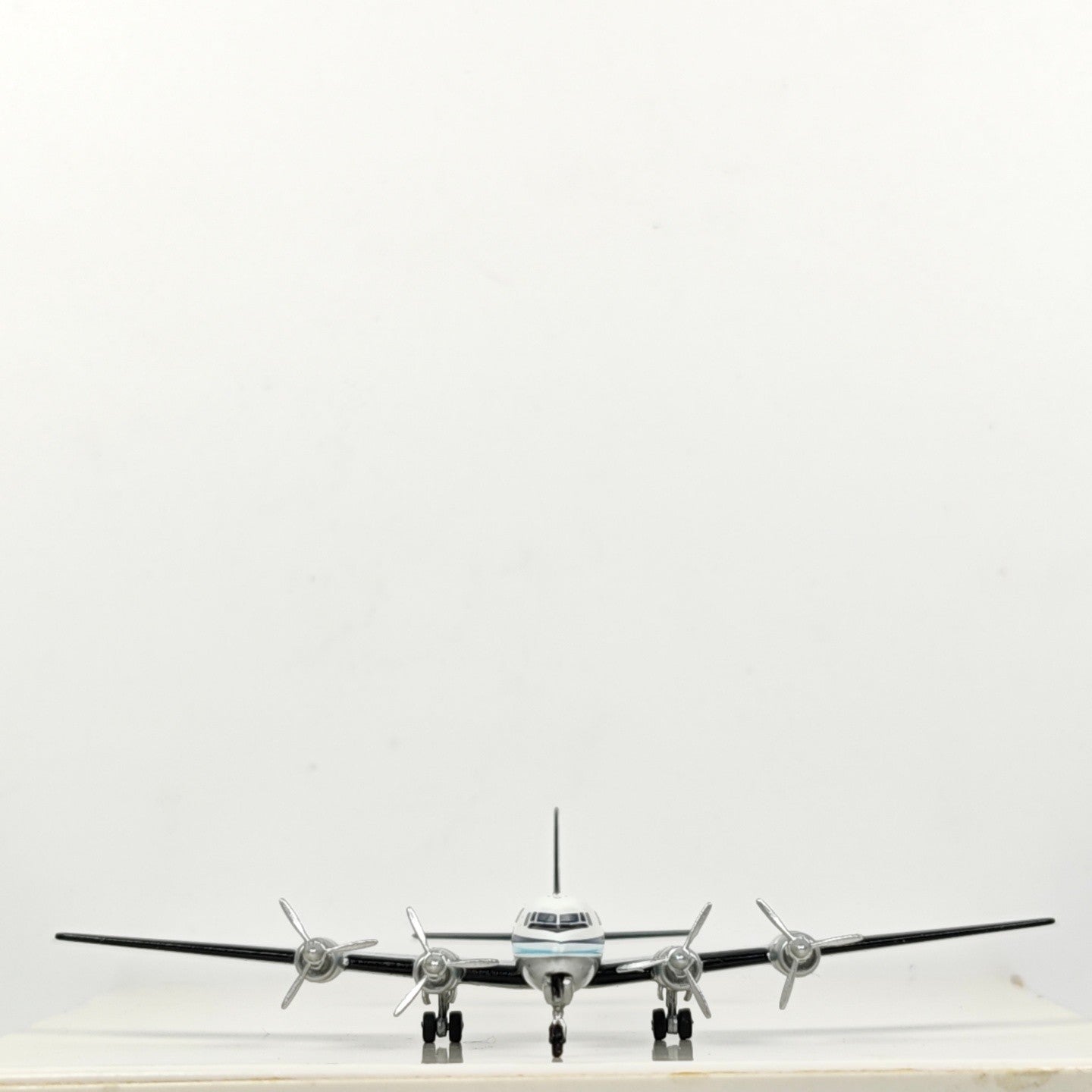 1:400 Aeroclassics British Midland CL-4 Passenger Airplane Diecast Plane Model