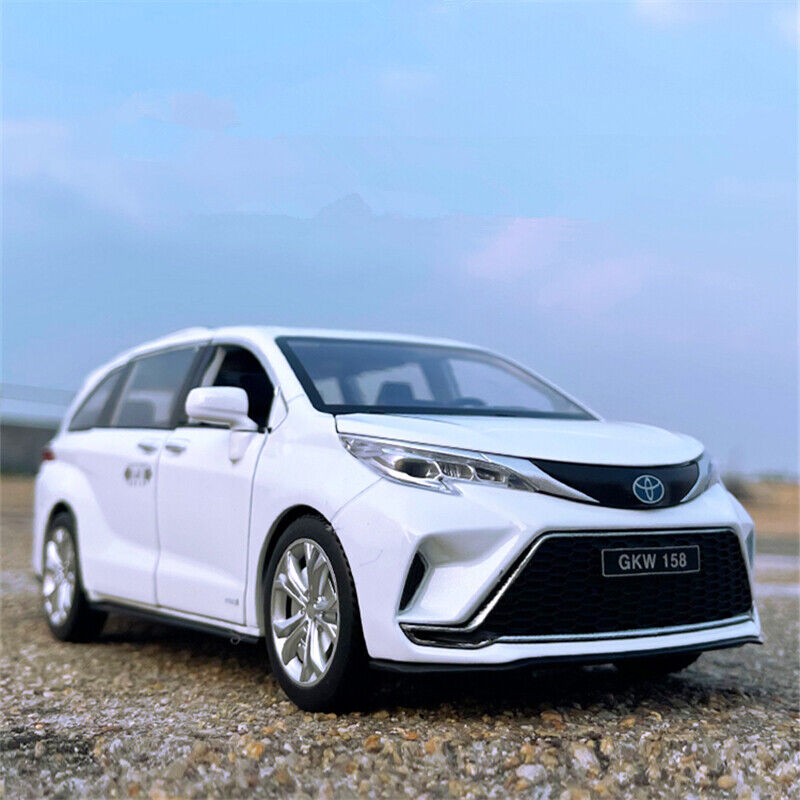 1:24 Toyota Sienna MPV Alloy Model Car Diecast Vehicle Sound Light Kids Gift Toy