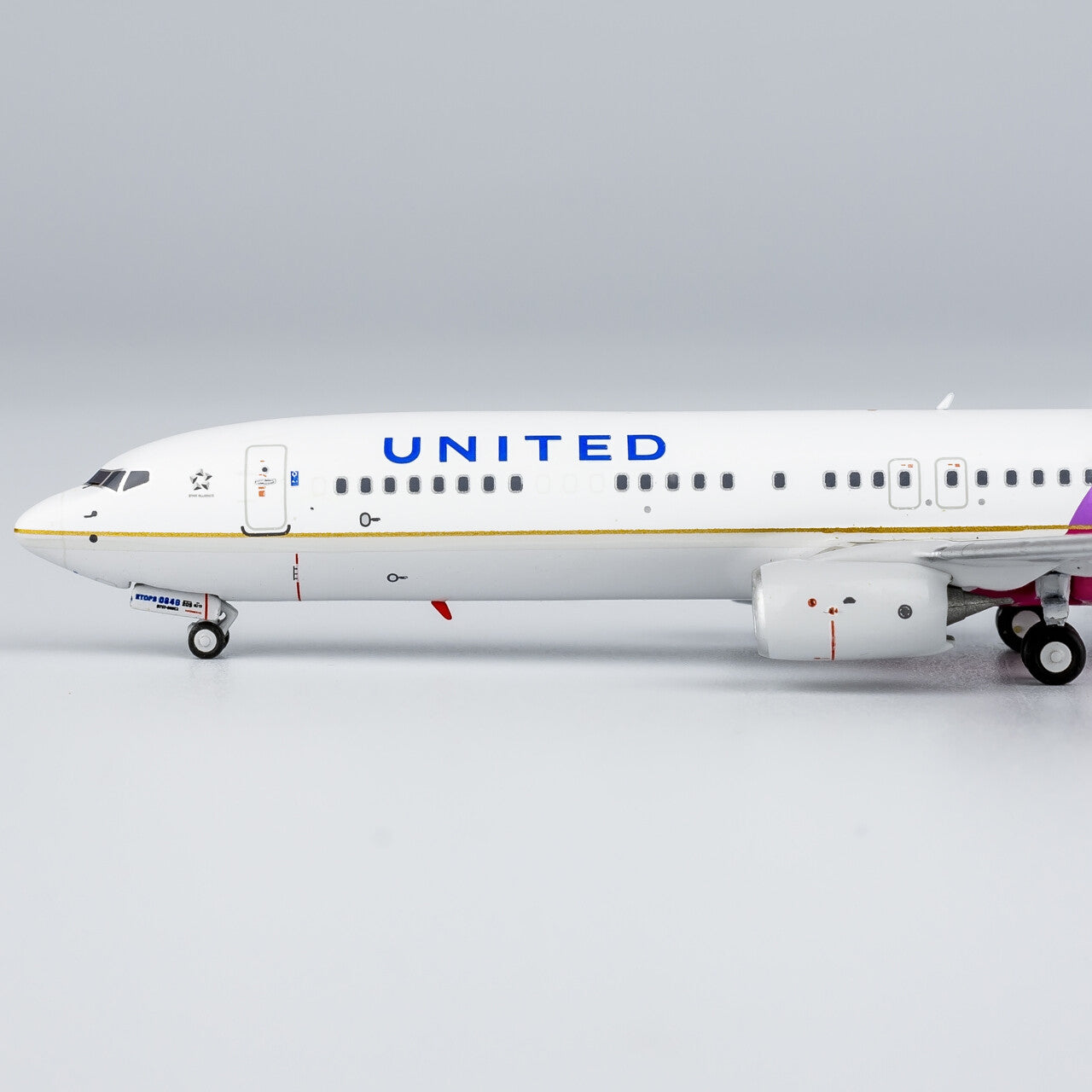 1:400 NG Model UNITED BOEING 737-900ER Passenger Airplane Diecast Aircraft Model