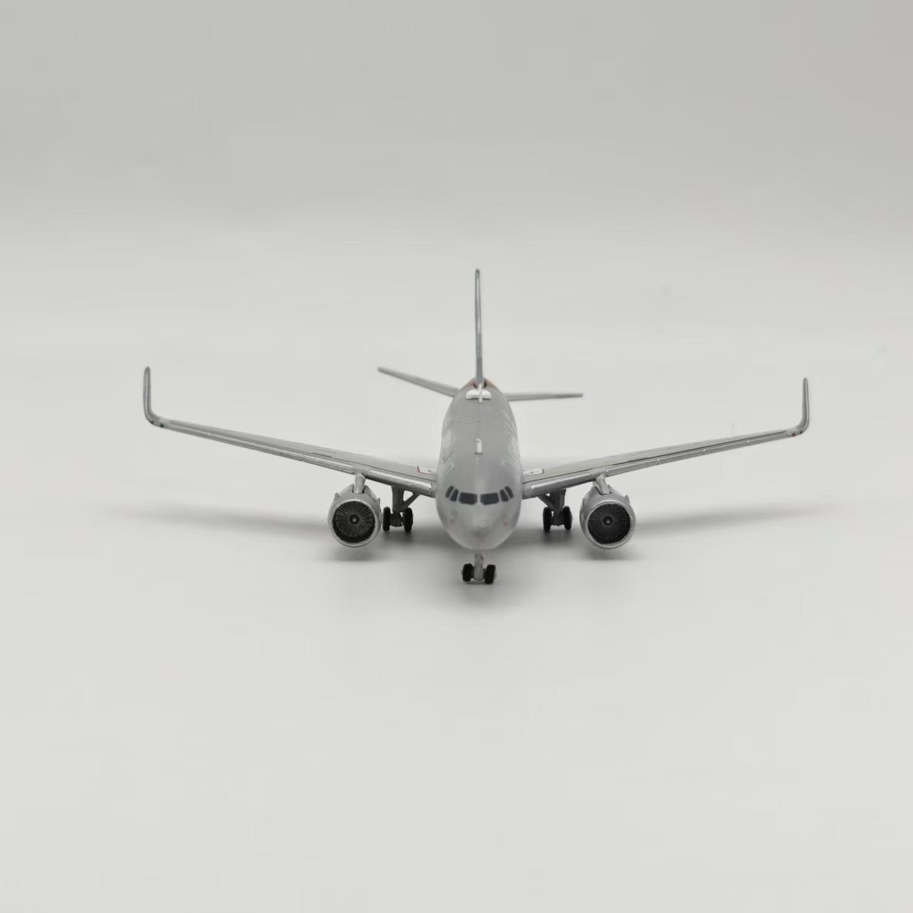 1:400 Geminijets American Airlines Airbus A319S N93003 Airplane Diecast Model