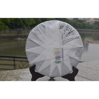 Pu-erh Tea Cake 357g Menghai Chun Xiao * HAIWAN Old Comrade Puer Pu'er
