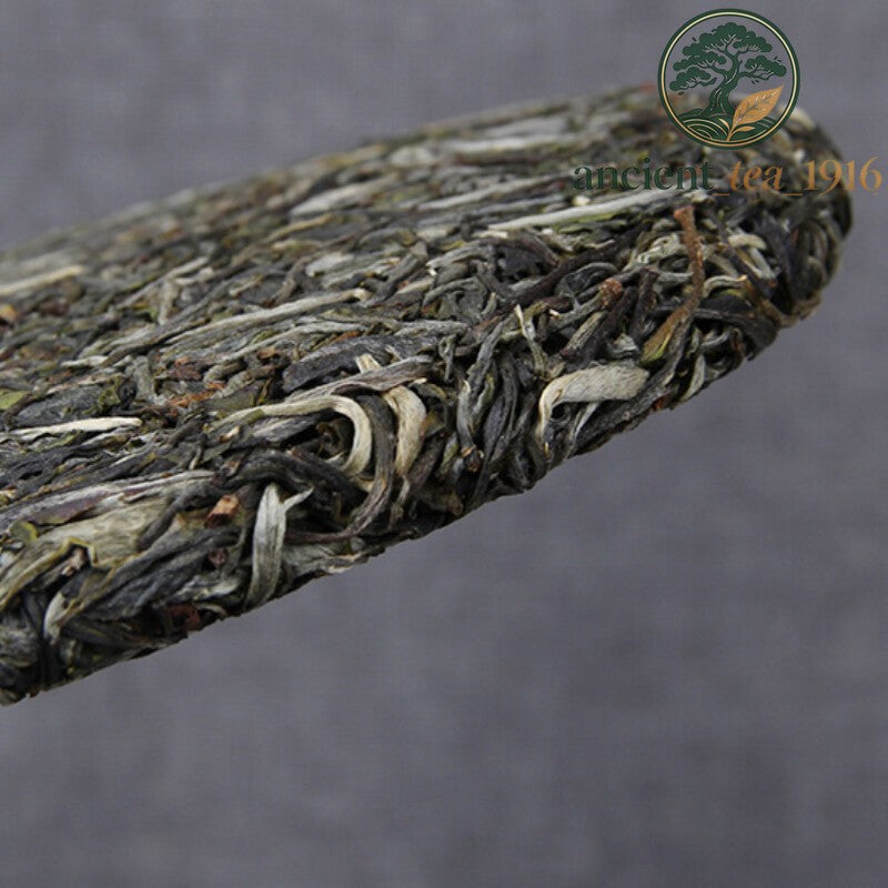 Raw Pu'er Tea Yunnan Ancient Tree Natural Green Tea Cake 357g