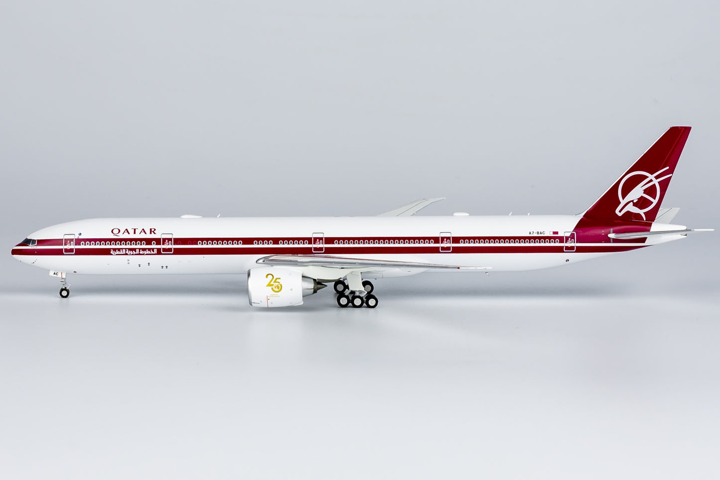 1:400 NG Model Qatar BOEING B777-300ER Airplane Diecast Aircraft Model
