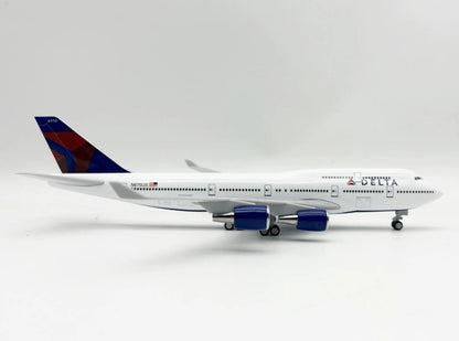 30CM DELTA BOEING 747-400 Passenger Airplane Landing Gear Resin Aircraft Model