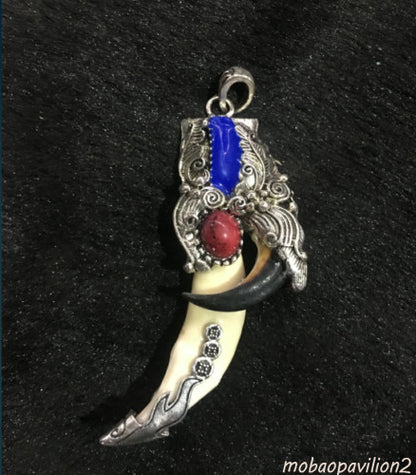 Tibetan Antiques Wolf's Teeth Bear Claw Tibetan Silver Mosaic Red Pine Amulet