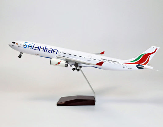 1:135 47CM SriLankan AIRBUS A330 Airplane Landing Gears Resin Aircraft Model