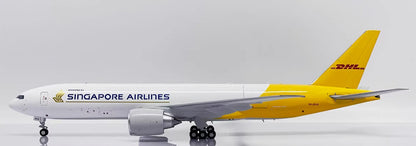 1:200 32CM JC Wings SINGAPORE AIRLINES BOEING 777-200LRF Aircraft Diecast Model