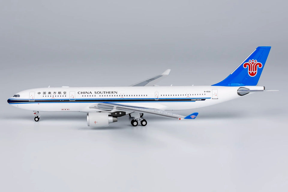 1:400 NG Model CHINA SOUTHERN AIRBUS A330-200 Passenger Airplane Diecast Model