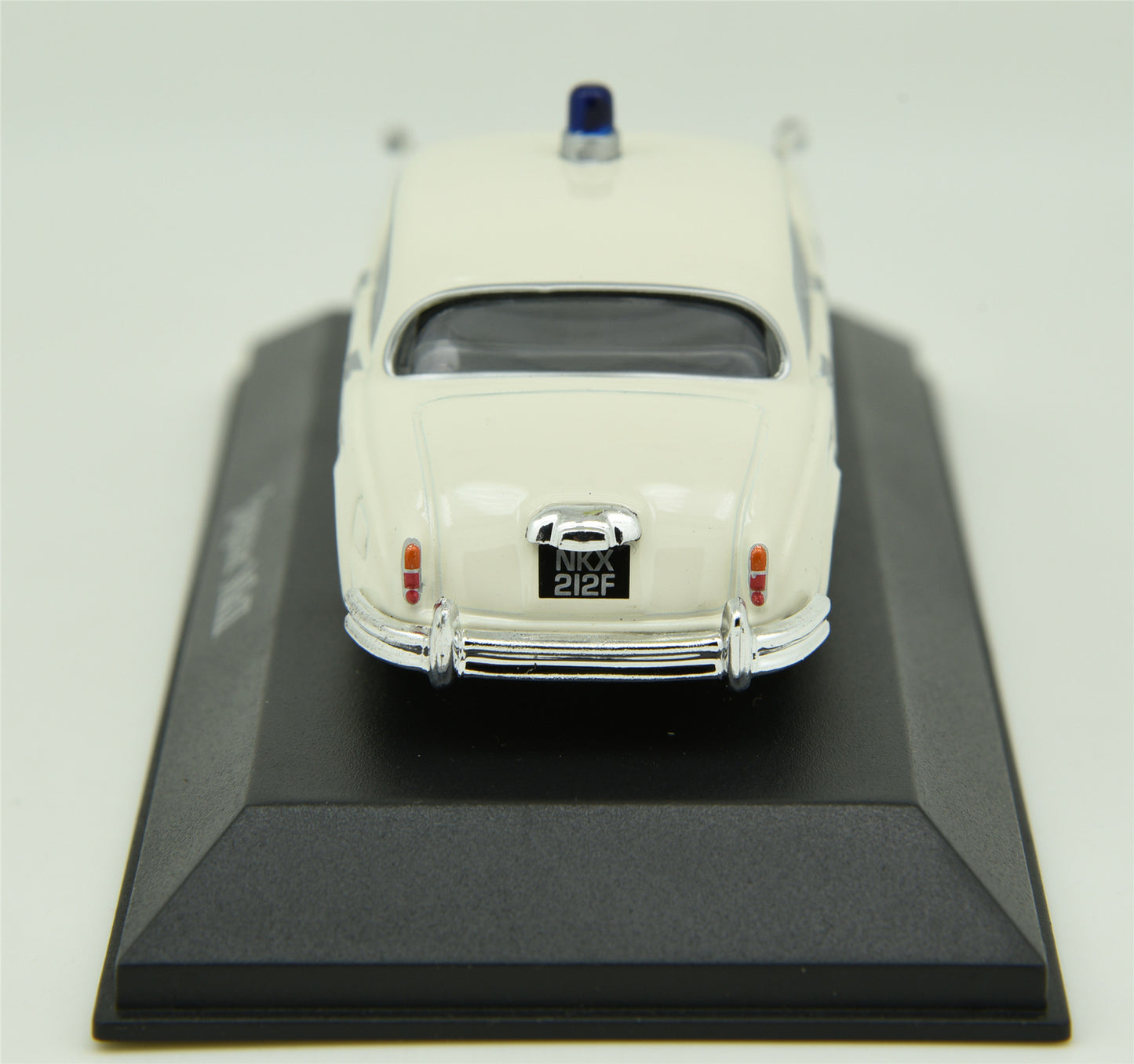 ATLAS 1:43 Jaguar MK2 White Metal British Police Car Model DieCast Model Toy