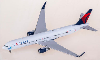1:400 Panda Model Delta Air Lines Boeing 767-300ER Airplane Diecast Plane Mode