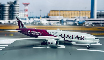 1:400 Phoenix QATAR BOEING 777-200LR Passenger Airplane Diecast Aircraft Model