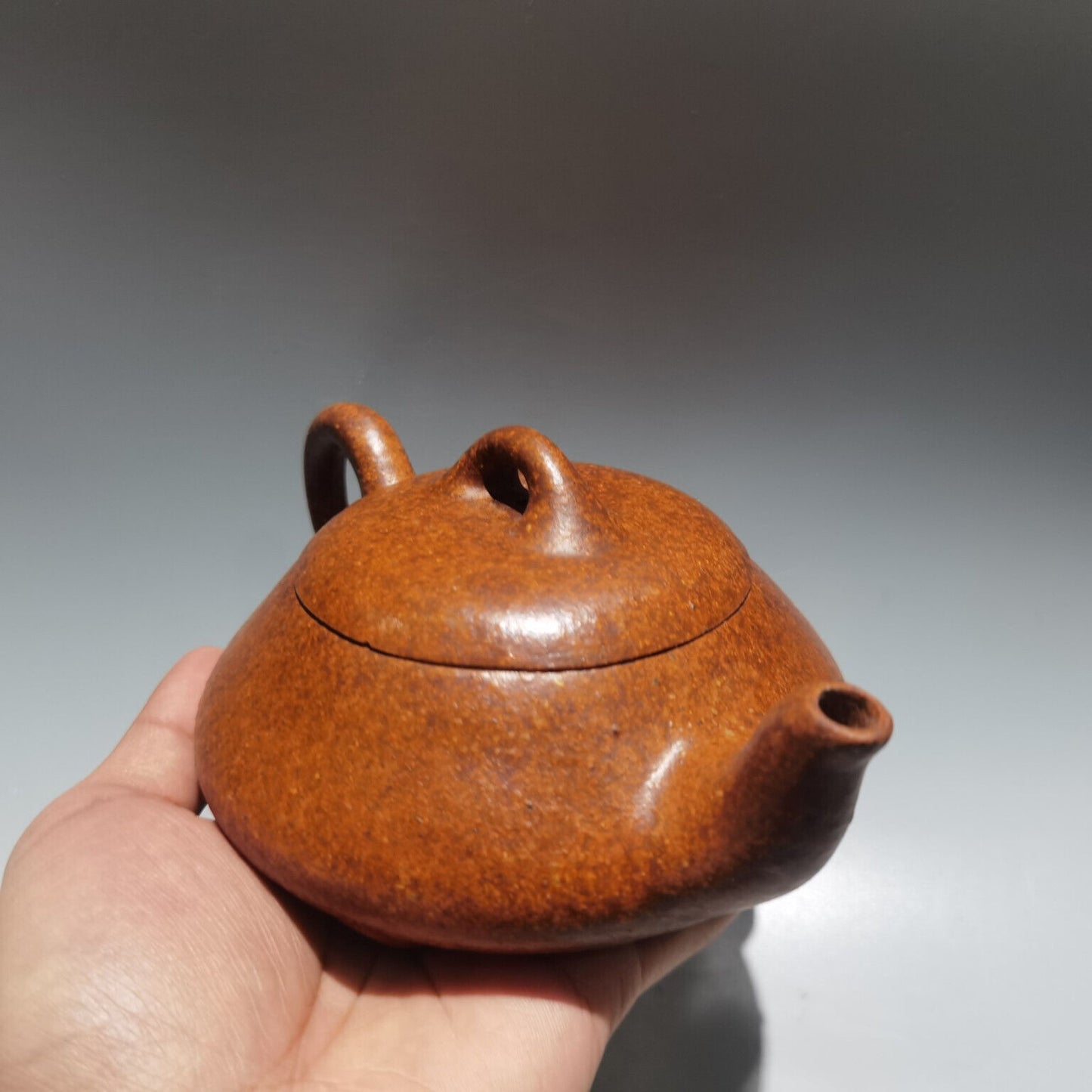 Chinese Yixing Zisha Clay Handmade Exquisite Teapot（汉扁壶 低款：宜兴出品）