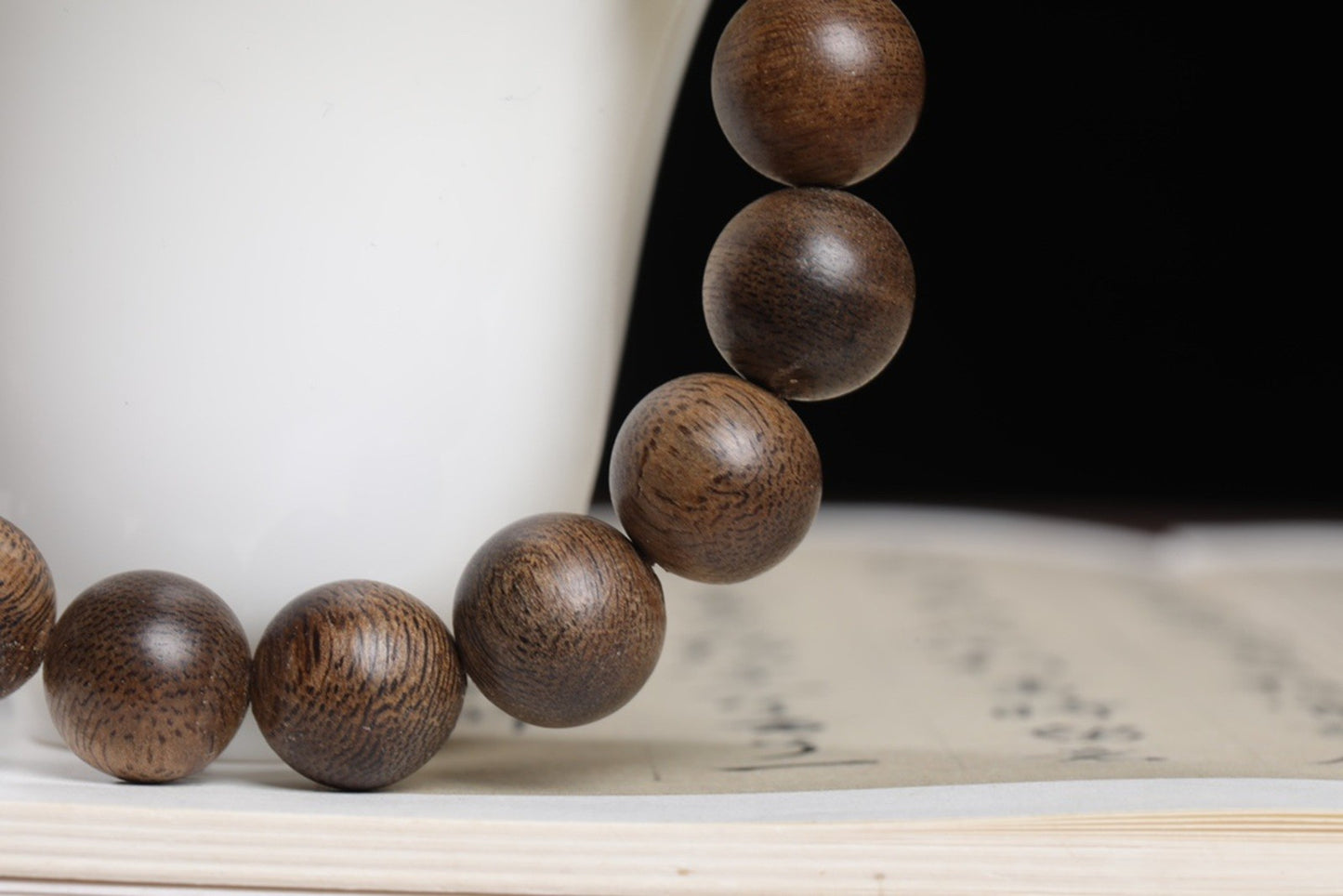 12mm Chinese Natural Eaglewood Handmade Exquisite Bracelets 31309