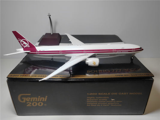 1:200 36CM Geminijets QATAR B777-300ER Passenger Airplane Diecast Aircraft Model