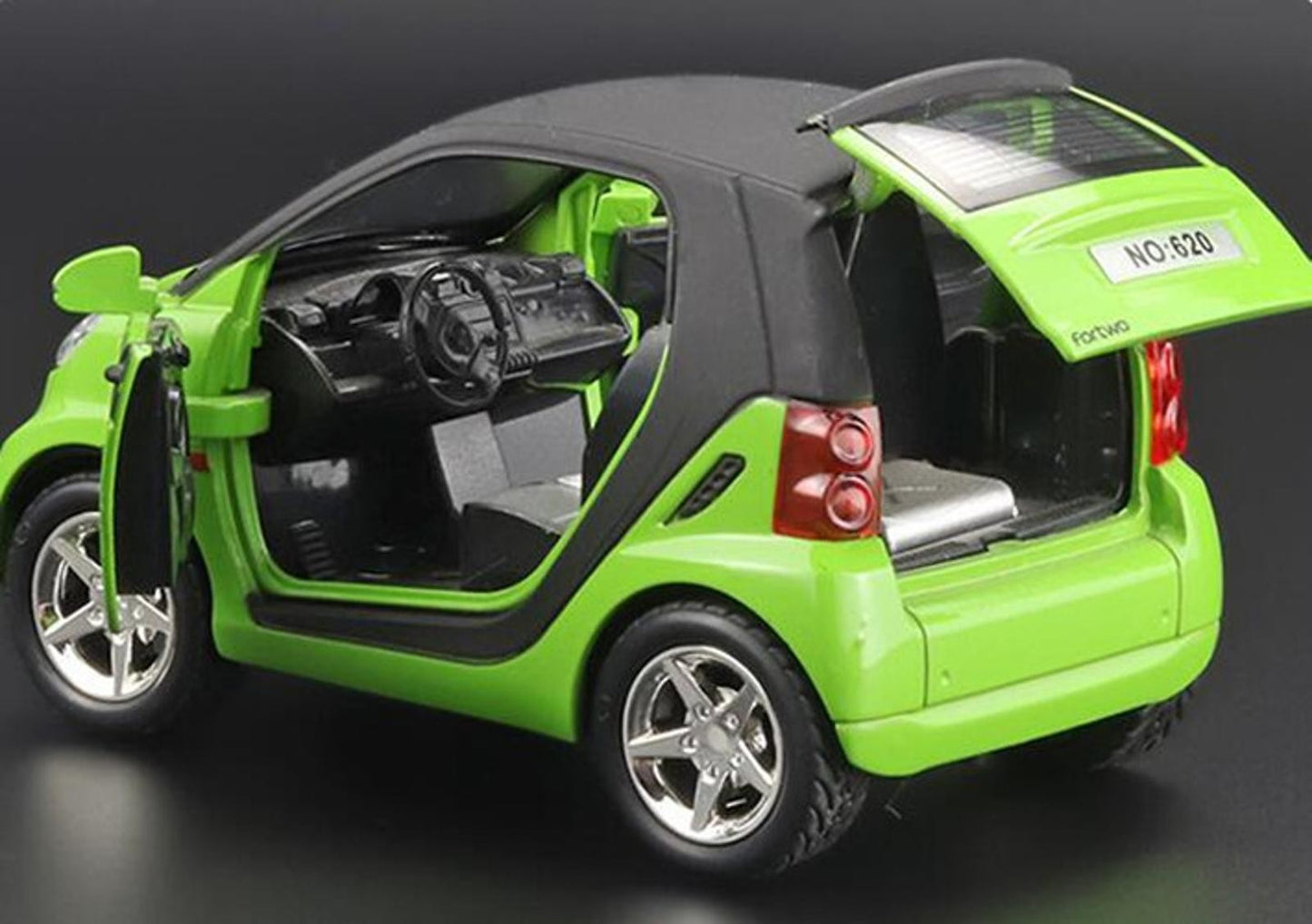 1:32 Green Pull-Back Model Toy Car Boys/Girls Birthday/Christmas/New Year Gift