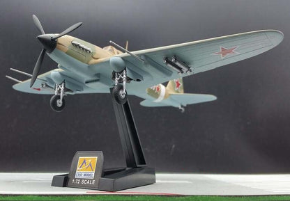 WWII Russian Ilyushin Il-2 Sturmovik ground attack 1/72 plane Easy model