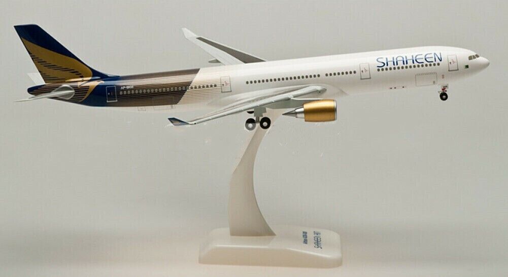 1:200 32CM Hogan Shaheen AIRBUS A330-300 Passenger Airplane ABS Plastic Model
