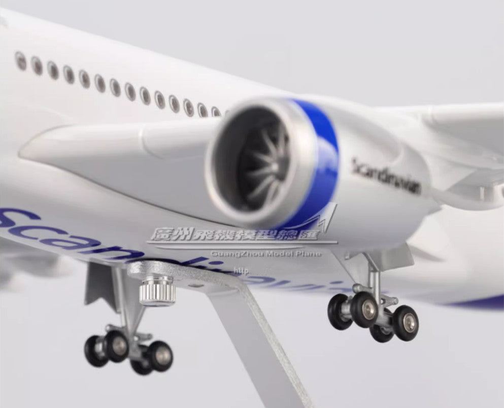 47CM 1:142 SAS Scandinavian AIRBUS A350 Airplane Landing Gear Resin Plane Model