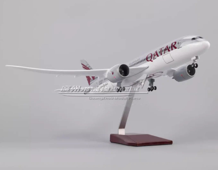 1:130 43CM QATAR BOEING 787 Passenger Plane Landing Gear Resin Aircraft Model