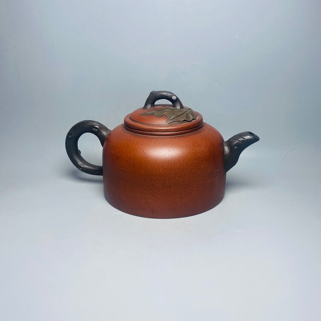 Chinese Yixing Zisha Clay Handmade Exquisite Teapot （ 双色桃叶 底款：蒋蓉）