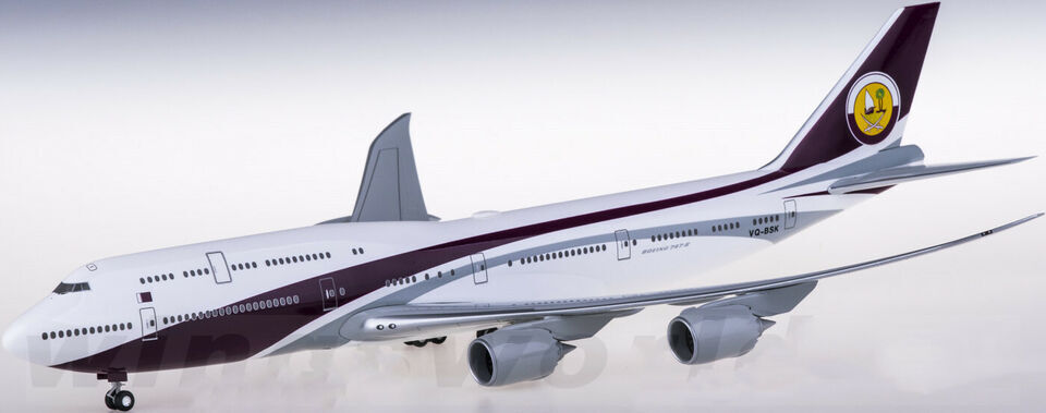1:200 Hogan Qatar Amiri Flight BOEING 747-8 Passenger Airplane ABS Plastic Model