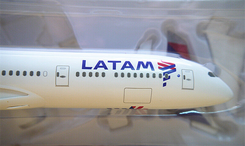 31CM 1:200 HOGAN LATAM BOEING 787-9 Passenger Airplane Solid ABS Plastic Model