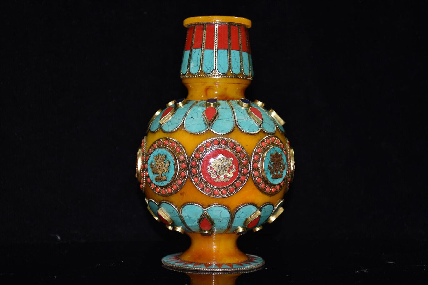 Collect a pair of Tibetan old honey wax inlaid turquoise gemstone vases