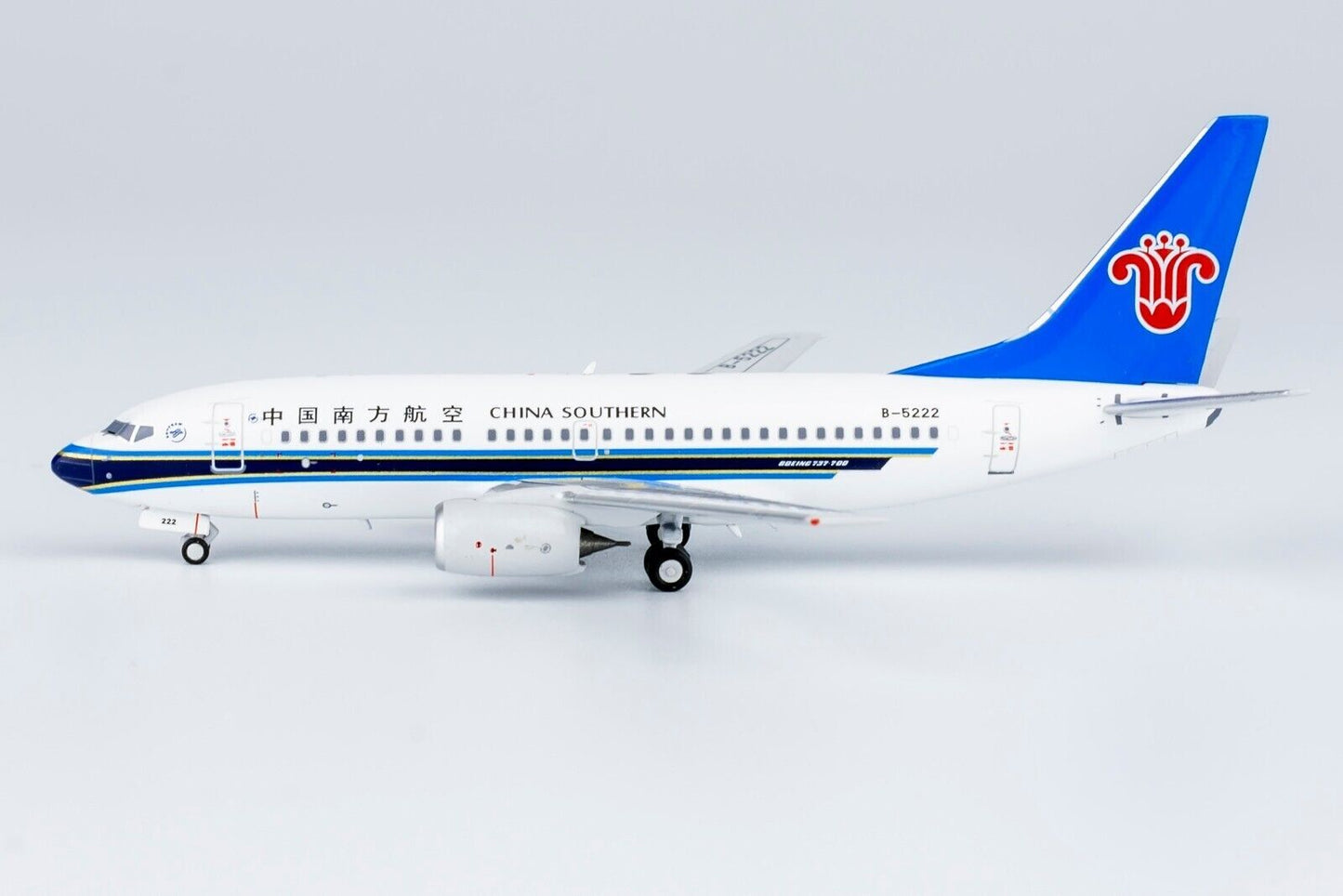 1:400 NG Model CHINA SOUTHERN BOEING 737-700 Passenger Airplane Diecast Model