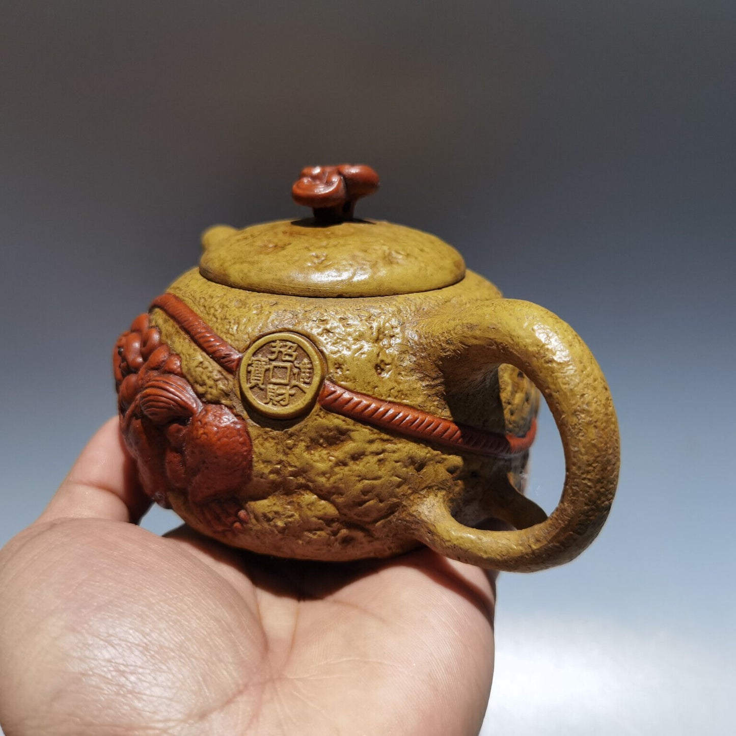 Chinese Yixing Zisha Clay Handmade Exquisite Teapot （金蟾壶 底款：蒋蓉)