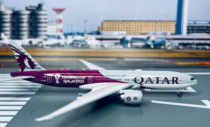 1:400 Phoenix QATAR BOEING 777-200LR Passenger Airplane Diecast Aircraft Model