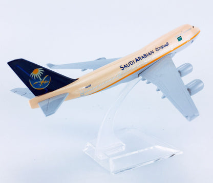 16cm Saudi Arabian Boeing 747-400 Passenger Aeroplane Diecast Aircraft Model