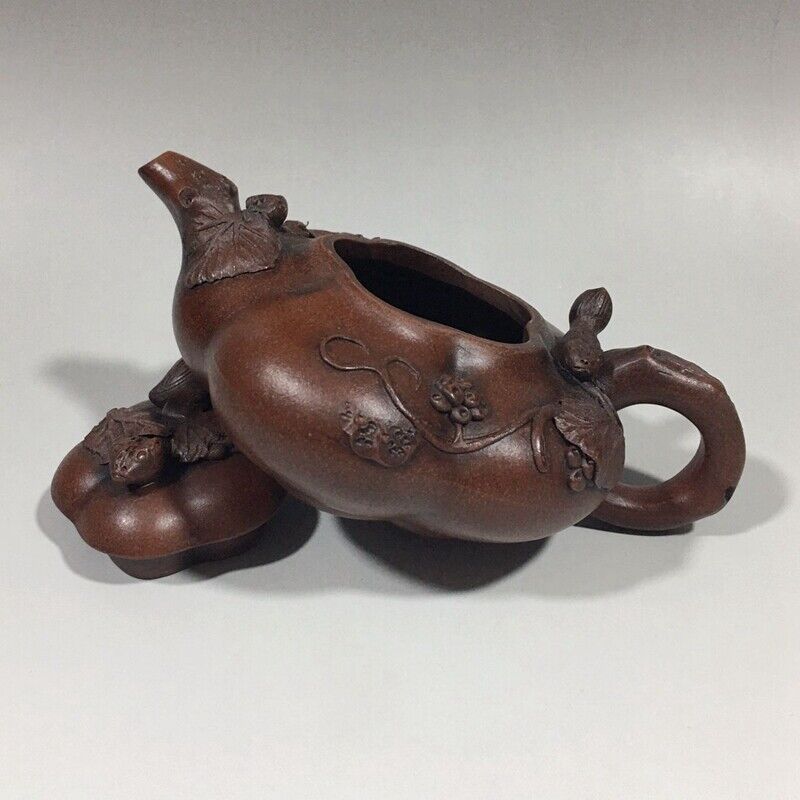 Chinese Yixing Zisha Clay Handmade Exquisite Teapo（松鼠葡萄壶 底款：蒋蓉）
